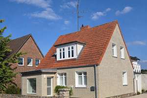 Saniertes Zweifamilienhaus mit Anliegerwohnung in ruhiger Lage von Ebstorf – Blumenstraße 23, 29574 Ebstorf – Vorschaubild 1