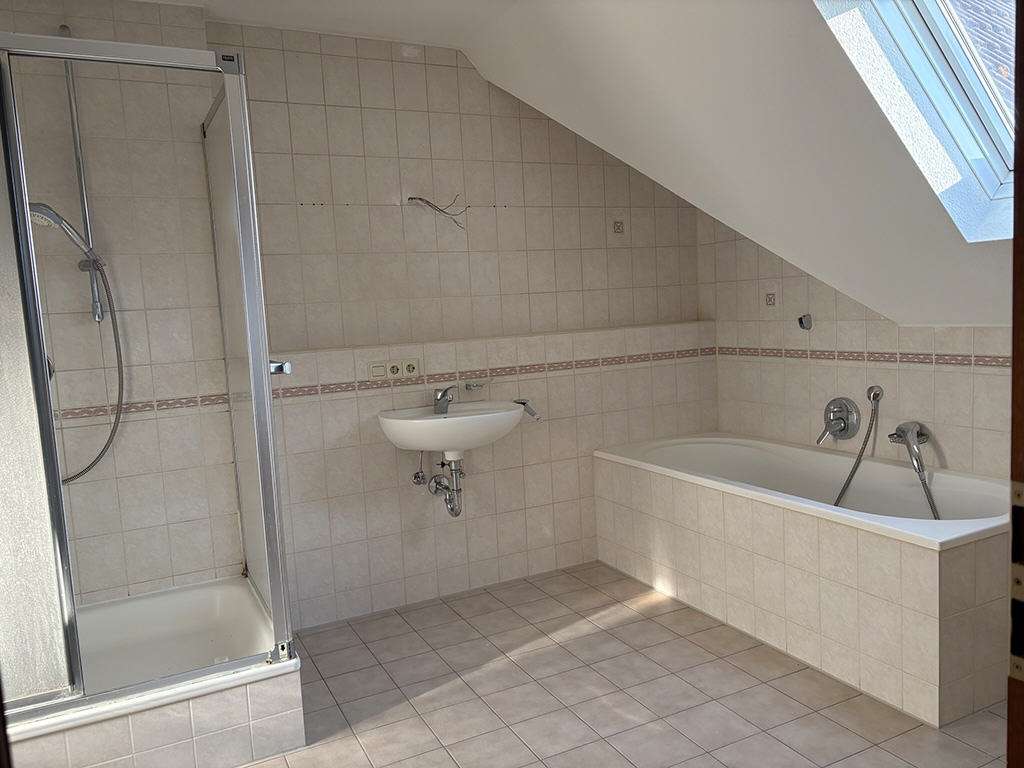 Immobilie in Freudental - Sofort frei: Großzügige, gepflegte 4-Zimmer-Maisonette-ETW 
mit Balkon und TG-Stellplatz - Bild 1