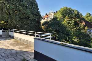 Helle Dachgeschosswohnung mit 110 qm Terrasse in Alt-Bogenhausen – Höchlstraße 3, 81675 München – Vorschaubild 2