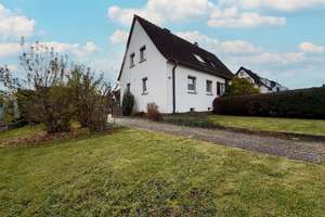 Neuer Preis...die Modernisierung kann starten.
4 Zimmer auf 131 m². Herrliches Grundstück.
Südstad – Die vollständige Adresse der Immobilie erhältst du vom Anbieter., 78050 Villingen, Villingen-Schwenningen – Vorschaubild 1