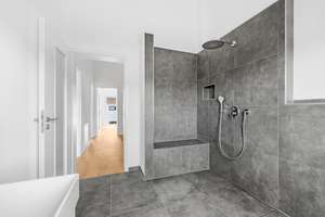Modernes Neubau-Reihenendhaus West mit Südgarten & TG-Zugang – Die vollständige Adresse der Immobilie erhältst du vom Anbieter., 83052 Bruckmühl – Vorschaubild 5