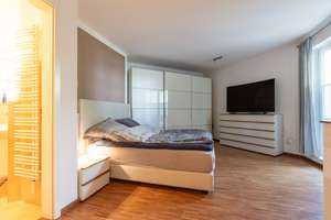 Wohntraum direkt an der Elbe - Exklusive Maisonette mit eigenem Garten, 3 Balkonen & 3 Terrassen – Die vollständige Adresse der Immobilie erhältst du vom Anbieter., 22605 Othmarschen, Hamburg – Vorschaubild 11