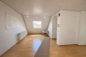 Attraktive Doppelhaushälfte mit 3 Wohneinheiten, Balkon & Garagen auf großzügigem Grundstück – Reislinger Str. 71, 38446 Hellwinkel, Wolfsburg – Vorschaubild 13