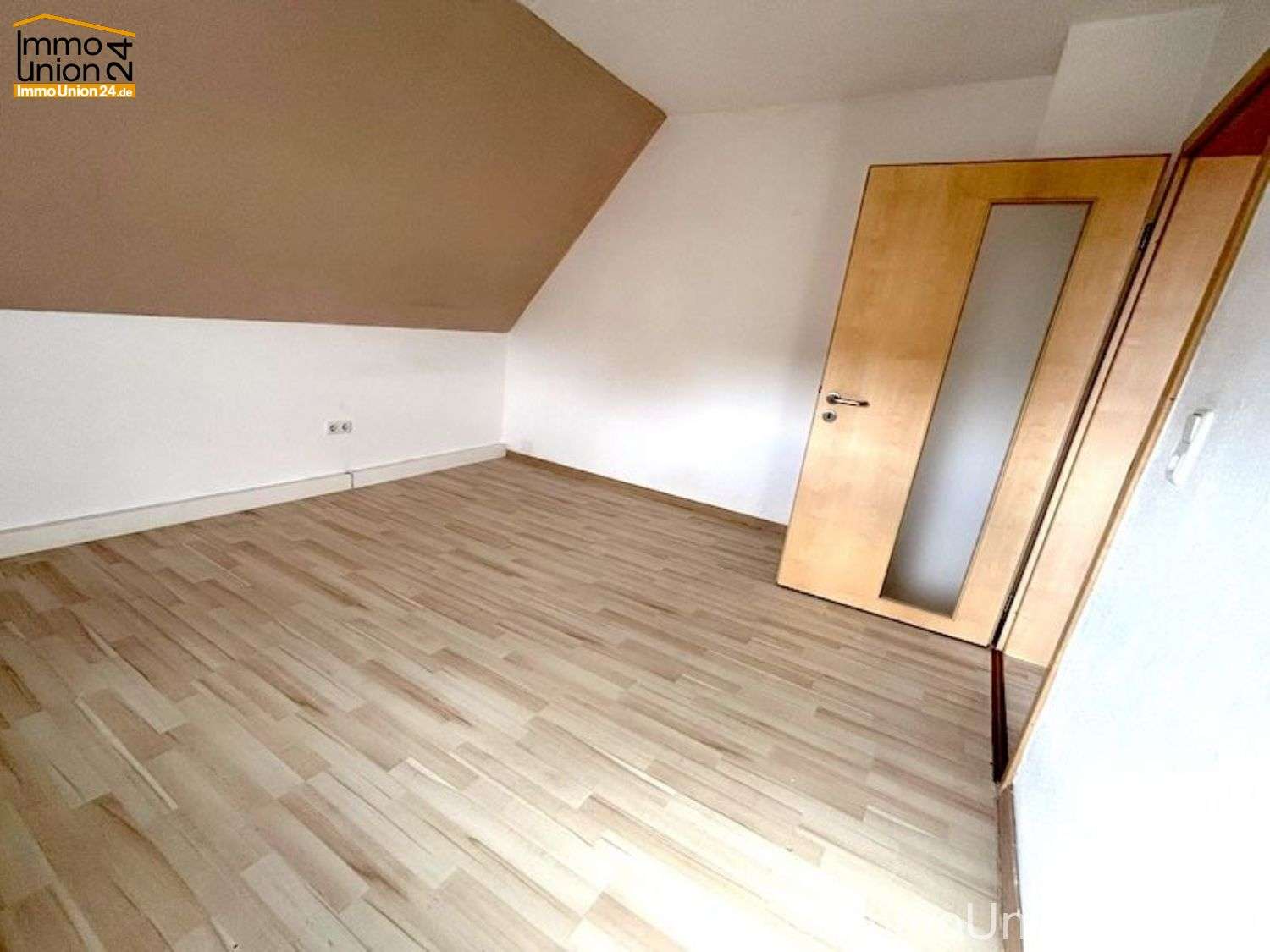 Immobilie in Strullendorf - 389.000 EUR für 3-Familienhaus mit Nebengebäude für Kleingewerbe und Garage - Bild 0