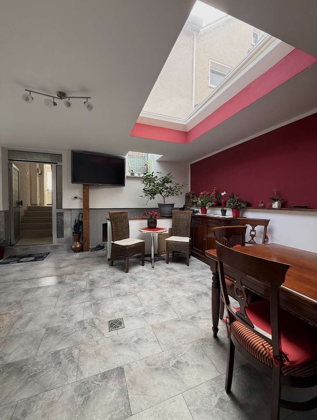 Immobilie in Erlensee - Attraktives Mehrfamilienhaus mit 3 Wohneinheiten in gefragter Lage von Erlensee - Bild 2