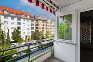 Bezugsfreie 2-Zimmer-Wohnung mit Aufzug und Loggia im idyllischen Westend – Die vollständige Adresse der Immobilie erhältst du vom Anbieter., 14052 Westend, Berlin – Vorschaubild 2