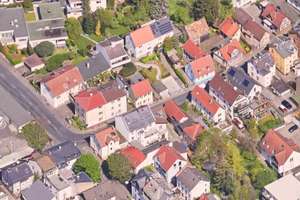 Frankfurt-Seckbach: 3-Familienhaus Whfl. 172 m² + ruhiges Hofhaus mit Flair - Möglichkeit zum Ausbau – Die vollständige Adresse der Immobilie erhältst du vom Anbieter., 60389 Seckbach, Frankfurt am Main – Vorschaubild 1
