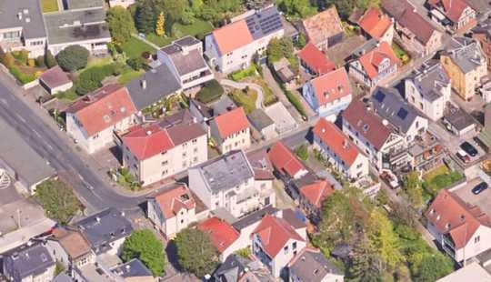 Bild von Frankfurt-Seckbach: 3-Familienhaus Whfl. 172 m² + ruhiges Hofhaus mit Flair - Möglichkeit zum Ausbau