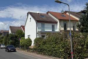 Attraktives 5-Zimmer-Reihenendhaus mit geh. Innenausstattung und EBK in Frankfurt am Main Kalbach – Im Kirschenwäldchen 63, 60437 Kalbach-Riedberg, Frankfurt am Main – Vorschaubild 2
