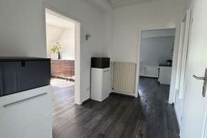 schöne, helle teilmöblierte DG-Wohnung gegenüber vom Schloßpark – Frintroper Str. 95, 45359 Schönebeck, Essen – Vorschaubild 2
