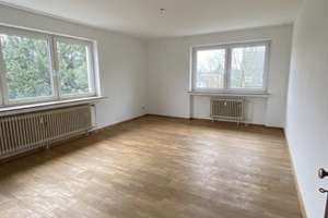 Sanierte 3-Zimmer-Wohnung mit 64m2 Dachterrasse