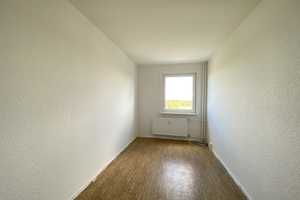 Sonniger Südbalkon mit Blick auf den Innenhof – Klandorfer Straße 28, 12689 Berlin – Vorschaubild 6