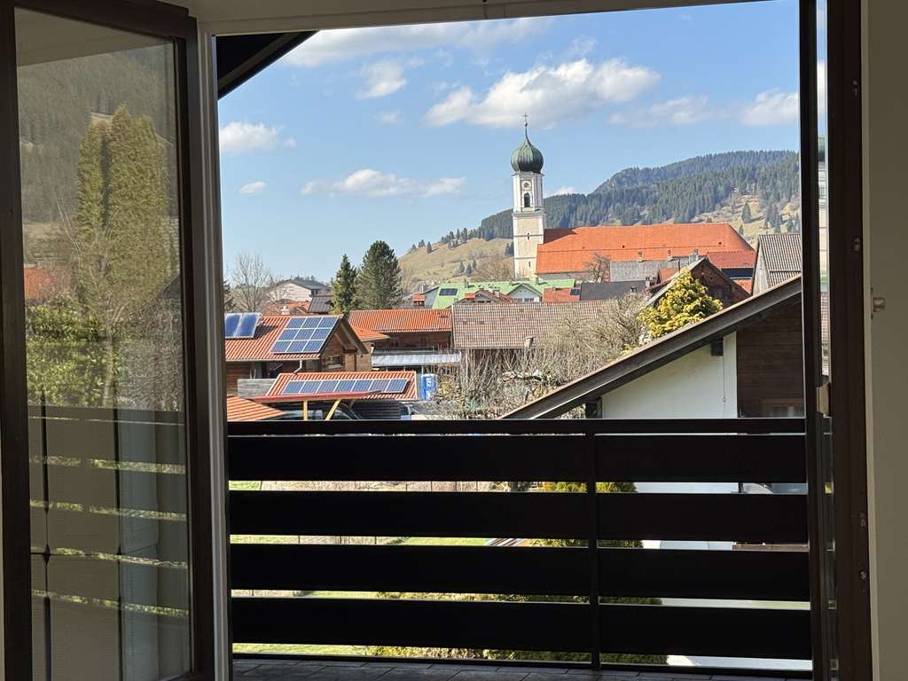 Immobilie in Oberammergau - Willkommen Dahoam!! Attraktive 2,5 Zimmer Dachgeschosswohnung mit ansprechendem Grundriss in O´gau - Bild 0
