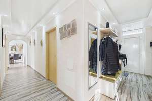 Wohnen mit Komfort: Hochwertige 4-Zimmer-Wohnung mit Einbauküche, Balkon & Garage in Regensburg! – Die vollständige Adresse der Immobilie erhältst du vom Anbieter., 93057 Reinhausen, Regensburg – Vorschaubild 4