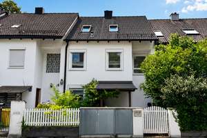 Familienidylle in Solln – Modernisiertes Reihenmittelhaus mit Garten & viel Platz – Die vollständige Adresse der Immobilie erhältst du vom Anbieter., 81479 Solln, München – Vorschaubild 2
