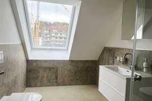 Lichtdurchflutete 2-Zimmer-Wohnung mit Spitzboden inkl. Küche und Klimaanlage – 40629 Grafenberg, Düsseldorf – Vorschaubild 4