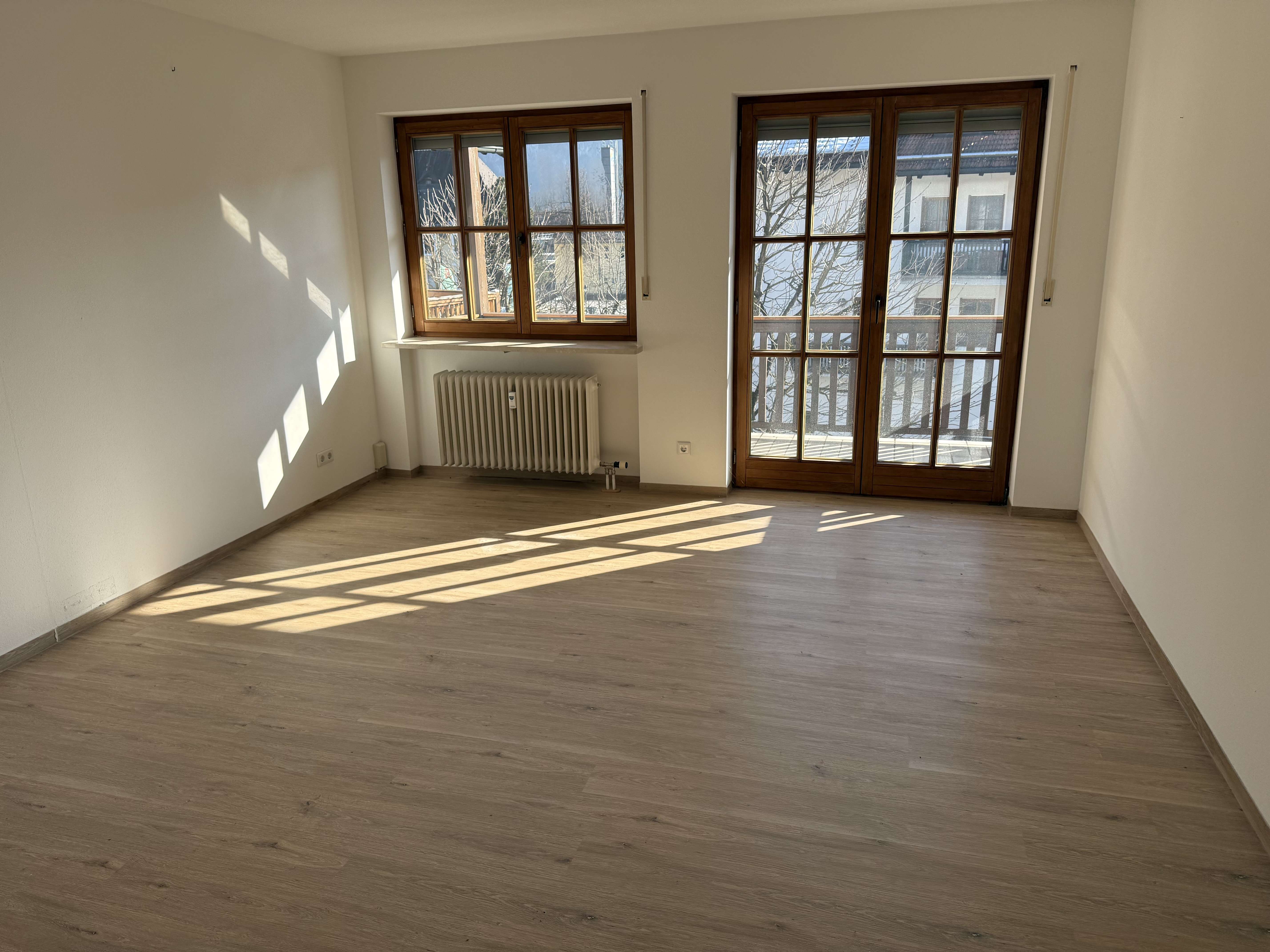 Immobilie in Kiefersfelden - I. I. TEAM: helle, großzügige 2-Zimmer-Wohnung mit 2 Balkonen im 2. OG  mit Lift - Bild 2