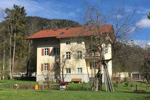 altes Landhaus mit drei Wohneinheiten