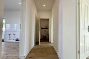Top geschnittene Wohnung mit hohen Decken und großer Wohnküche – Burgunderstraße 56, 40549 Heerdt, Düsseldorf – Vorschaubild 2