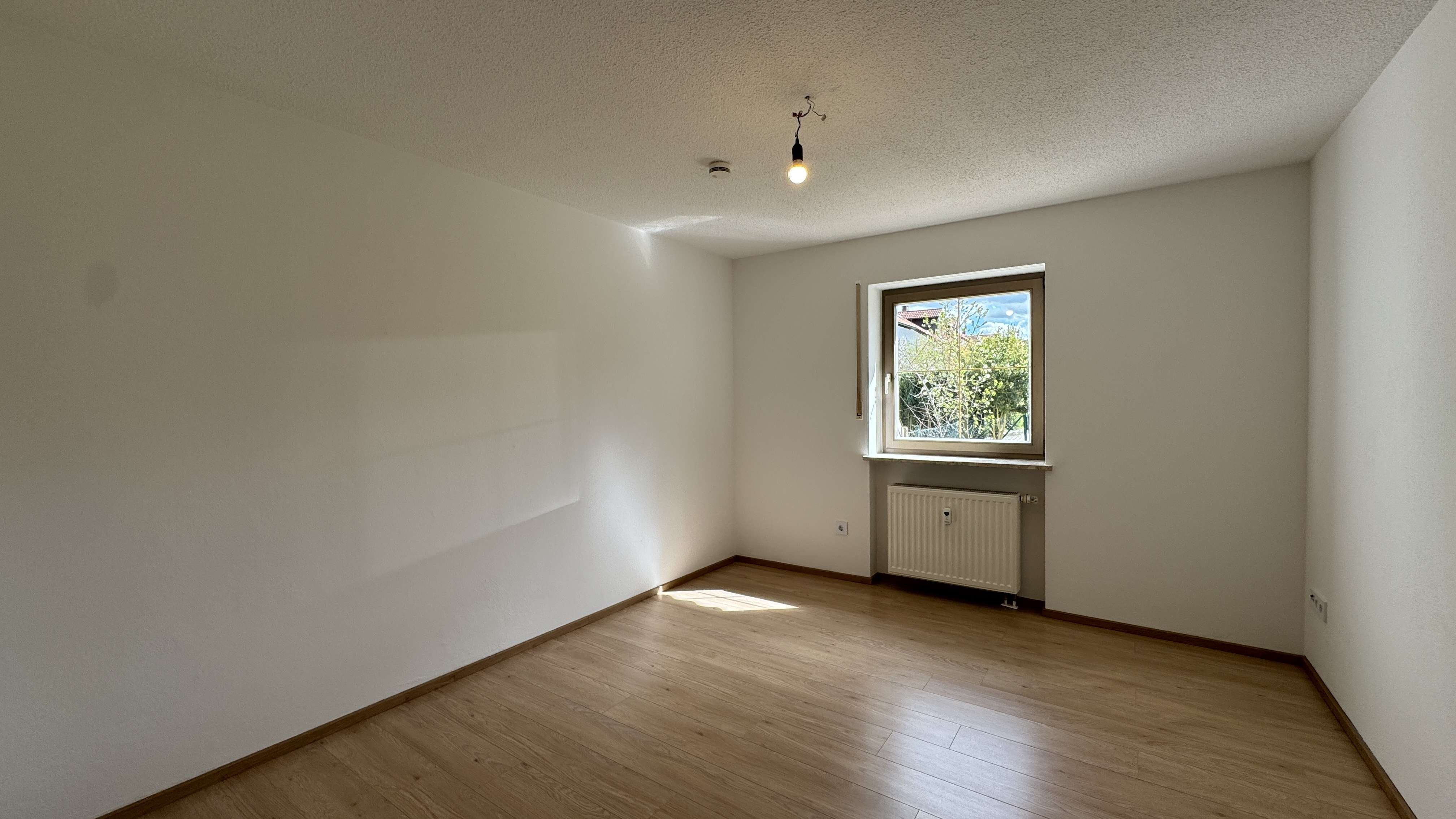 Immobilie in Unterneukirchen - ... AIGNER - moderne, gehobene 3-Zi-Whg. im EG mit Gartenanteil in ruhiger Lage ... - Bild 1