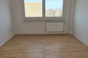 Familien aufgepasst: schöne 4-Raum-Wohnung mit idealem Grundriss. – Karl-Laux-Str. 11, 1219 Dresden – Vorschaubild 5