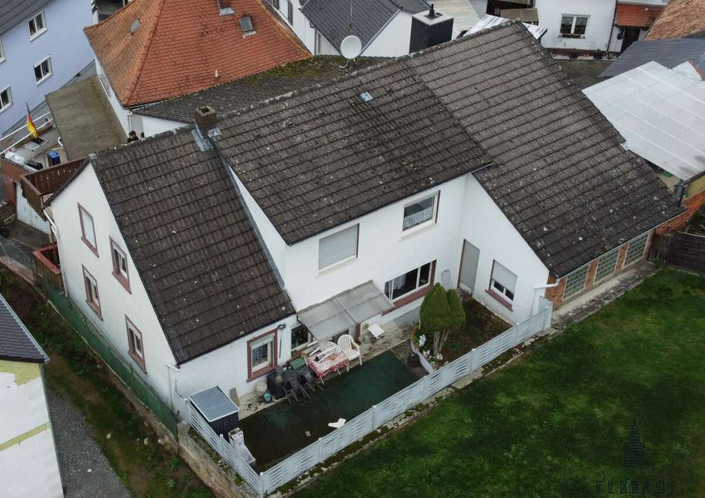 Immobilie in Alzenau - Schönes Zweifamilienhaus mit Entwicklungspotenzial in Alzenau-Hörstein - Bild 0