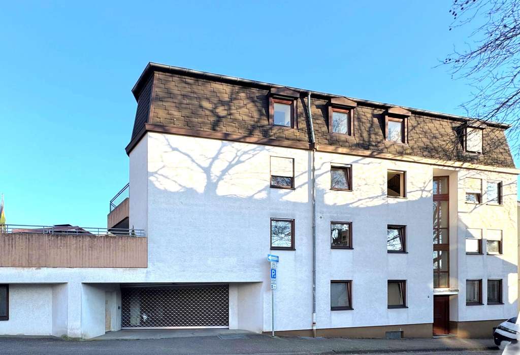 Immobilie in Baden-Baden - Gepflegte 2-Zimmer-Wohnung mit Balkon und Tiefgarage! - Bild 1