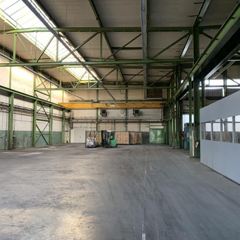 Vielseitig nutzbare Produktions-/Lagerhalle | Krananlagen vorhanden | Büro und Sozialflächen