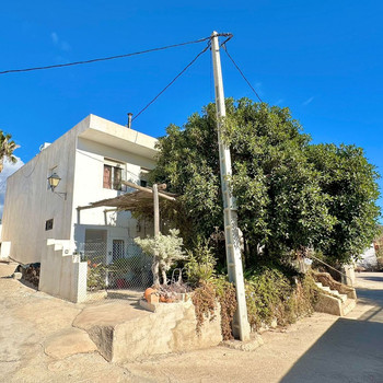 CHALET IN CARBONERAS
