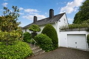 Freistehendes und großzügiges Einfamilienhaus mit Einliegerwohnung – Die vollständige Adresse der Immobilie erhältst du vom Anbieter., 40489 Kaiserswerth, Düsseldorf – Vorschaubild 2