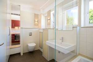 BEZUGSFREIE 2-Zimmer-Whg. Baujahr 1928 mit modernem Komfort + SANIERT: Gäste WC + Süd-Loggia + EBK