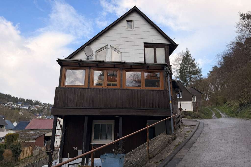 Immobilie in Dillenburg - Schönes Einfamilienhaus mit Renovierungspotenzial - Bild 2
