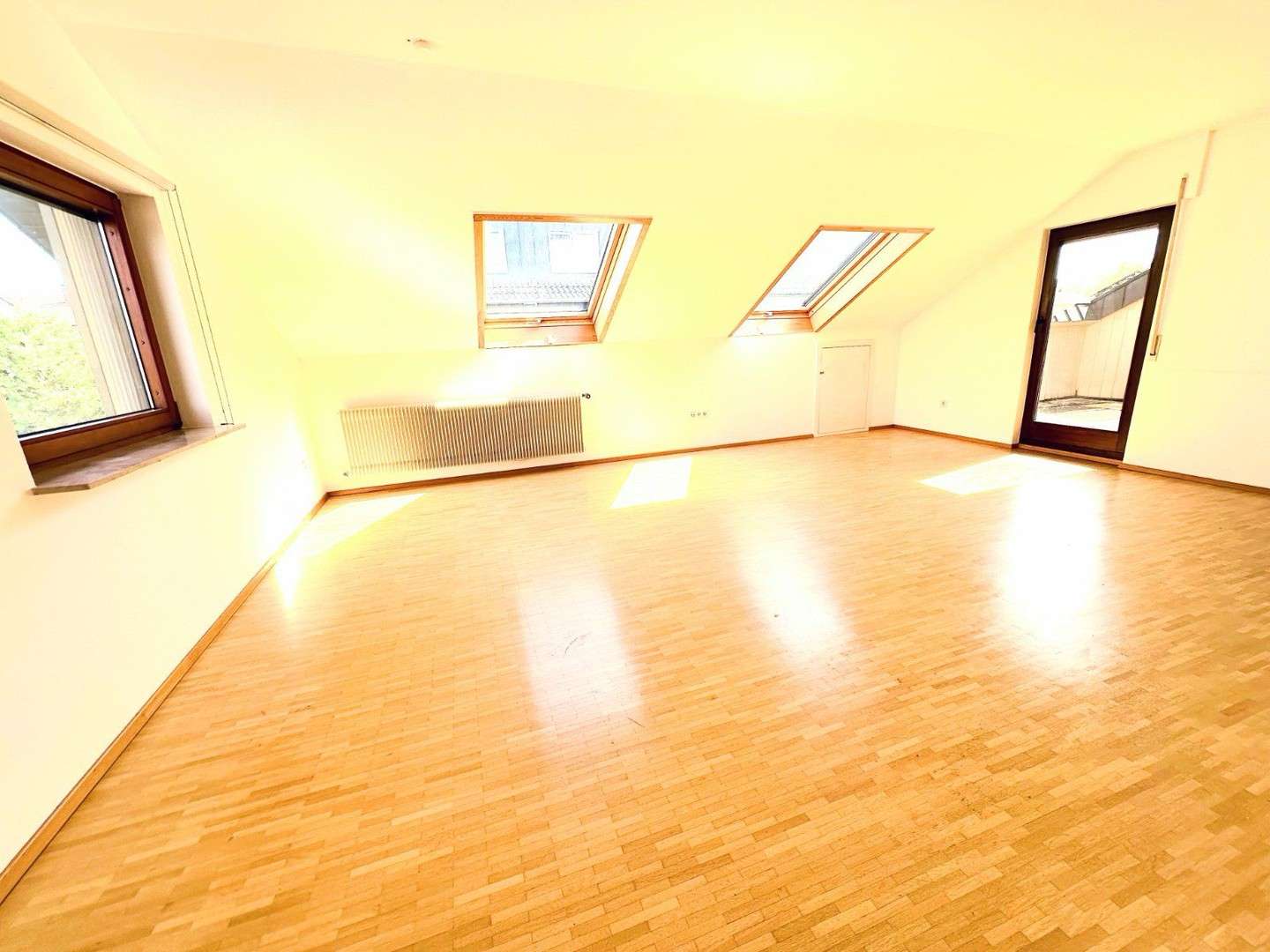 Immobilie in Bönnigheim - Repräsentatives 2-Familienhaus mit Ausbaupotential in begehrter Wohnlage - Bild 1