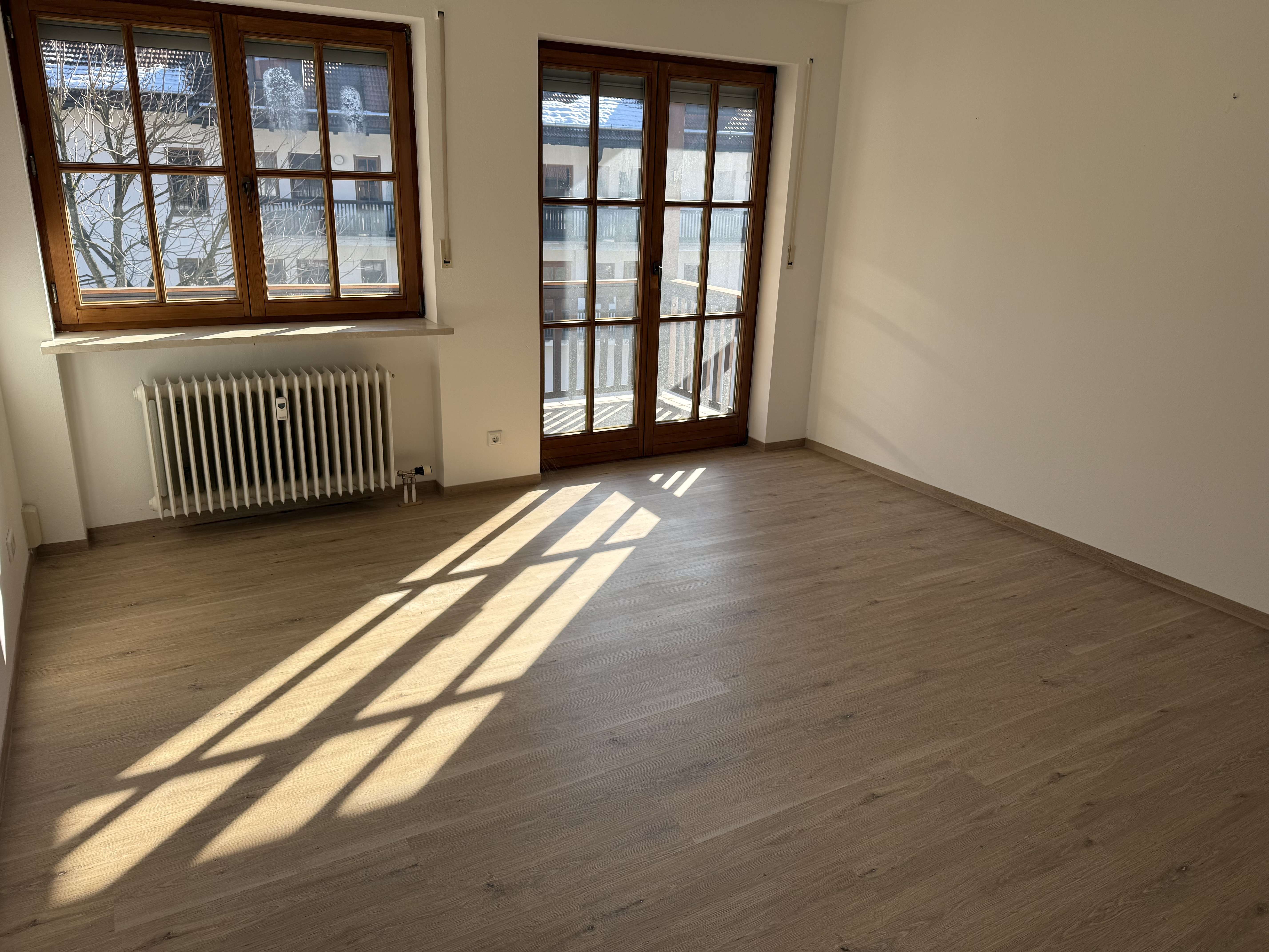 Immobilie in Kiefersfelden - I. I. TEAM: helle, großzügige 2-Zimmer-Wohnung mit 2 Balkonen im 2. OG  mit Lift - Bild 1