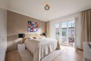 Stil und Charme: Möblierte 2,5-Zimmer-Wohnung mit Balkon in feinster Bogenhauser Lage – Die vollständige Adresse der Immobilie erhältst du vom Anbieter., 81679 Herzogpark, München – Vorschaubild 2