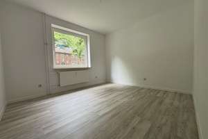 Helle 2,5-Zi.-Wohnung mit  Balkon, EBK u. Tiefgaragenstellplatz; Elmschenhagen-Süd – Reichenberger Allee 35-41 (hier: 35), 24146 Elmschenhagen, Kiel – Vorschaubild 7