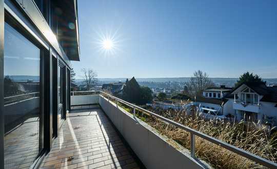 WOHNEN MIT WEITBLICK – EINFAMILIENHAUS MIT EINLIEGERWOHNUNG IN SPITZENLAGE