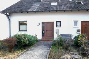 Familienfreundliche DHH in sonniger Hanglange – Die vollständige Adresse der Immobilie erhältst du vom Anbieter., 93152 Nittendorf – Vorschaubild 1
