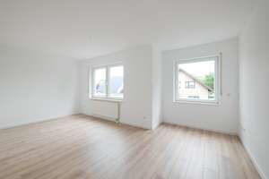 Großzügige renovierte 4-Zimmer-Wohnung mit 2 Bädern, Balkon & EBK in Schloß Neuhaus – Almering 5, 33104 Schloß Neuhaus, Paderborn – Vorschaubild 8