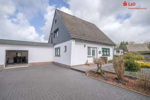 Gemütliches Einfamilienhaus in zentraler Lage – Die vollständige Adresse der Immobilie erhältst du vom Anbieter., 26452 Sande – Vorschaubild 1