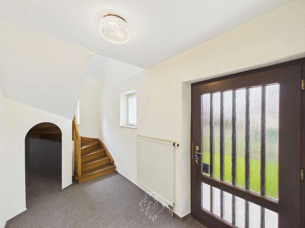 Immobilie in Helmstadt - Großzügiges Wohnhaus mit Garten, Balkon und Werkstattflächen - Bild 2