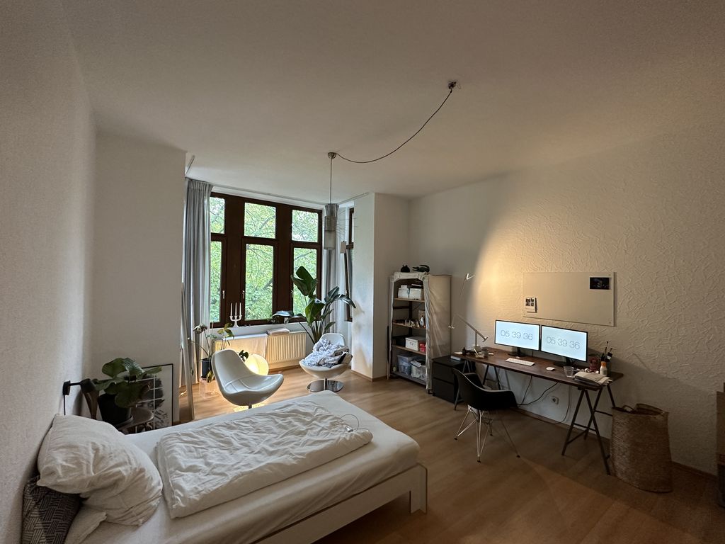 Renovierungsbedürftige Altbau Wohnung