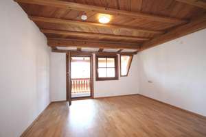 Holz, Wärme, Wohlgefühl – Aussergewöhnliche 4-Zimmer-Wohnung mit Kachelofen und zwei Balkonen – Die vollständige Adresse der Immobilie erhältst du vom Anbieter., 72149 Neustetten – Vorschaubild 11