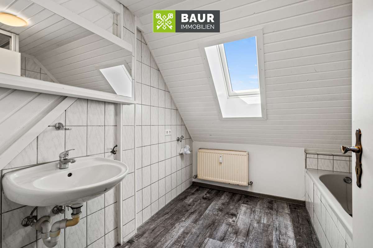 Immobilie in Bad Wurzach - 360°| Sofort bezugsfreie 3-Zimmer-Dachgeschosswohnung mit Garage und Stellplatz nahe Bad Wurzach! - Bild 1