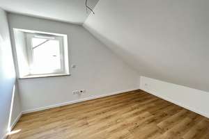 Sebaldussiedlung, Nähe Uni + City! Toll sanierte 2,5-Zi.-DG-Whg. + Garage! – Die vollständige Adresse der Immobilie erhältst du vom Anbieter., 91058 Sebaldus, Erlangen – Vorschaubild 8