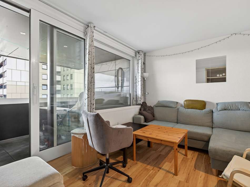 Studenten-WG großes Zimmer