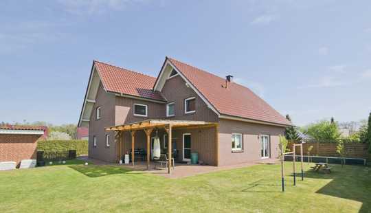 Bild von Großzügiges Einfamilienhaus mit Garage und Gartenhaus in Großenkneten-Ahlhorn