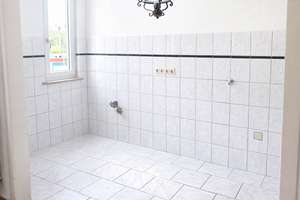 Gemütliche 2,5 Zimmer Wohnung mit Garage, zentral– Ideal für Paare und Kapitalanleger – Ekkehardstraße 98, 78224 Singen (Hohentwiel) – Vorschaubild 3
