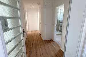 Neu modernisierte 4-Zimmer-Wohnung mit Terrasse und EBK in Stuttgart-West – Klopstockstr. 17, 70193 Hölderlinplatz, Stuttgart – Vorschaubild 1