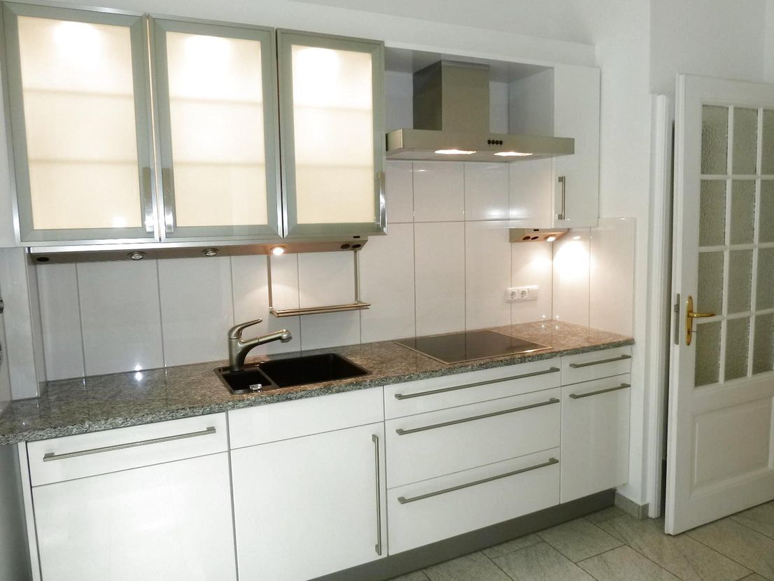 Altbauwohnung im Holzhausenviertel..V-E-R-M-I-E-T-E-T.. image 3